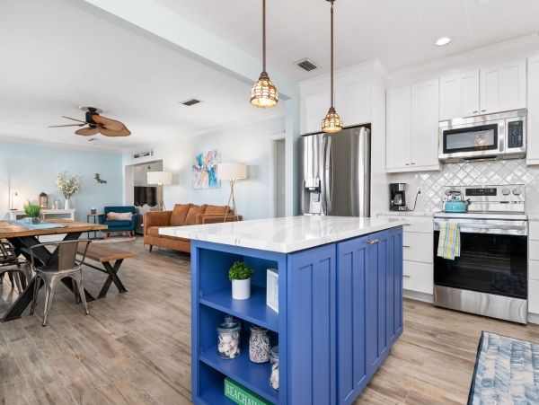 Gorgeous 4 Bedroom Pool Home in Bradenton - Eight Guests