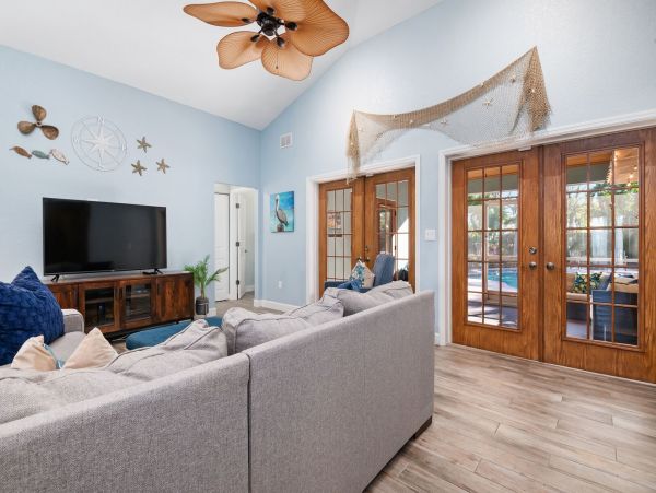 Gorgeous 4 Bedroom Pool Home in Bradenton - Eight Guests
