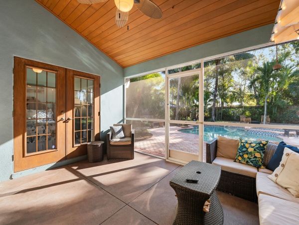 Gorgeous 4 Bedroom Pool Home in Bradenton - Eight Guests