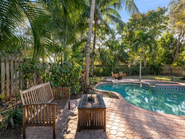 Gorgeous 4 Bedroom Pool Home in Bradenton - Eight Guests