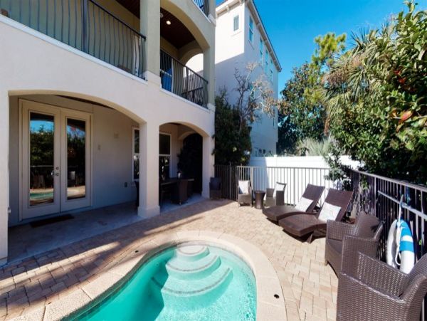 Luxurious Vacation Rental in Miramar Beach 9 Bedrooms