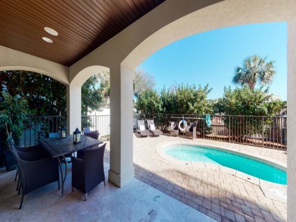 Luxurious Vacation Rental in Miramar Beach 9 Bedrooms