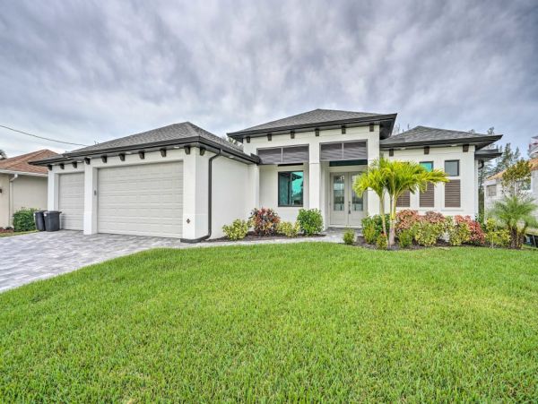 Canal Front Three Bedroom Vacation Home in Cape Coral