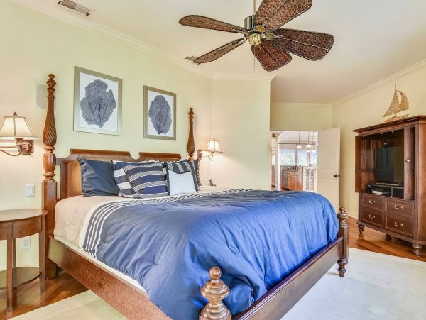 Walk to Beach 4 Bedroom Vacation Home with Private Pool