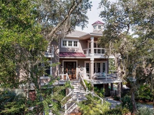 Walk to Beach Vacation Home Five Bedrooms in Hilton Head