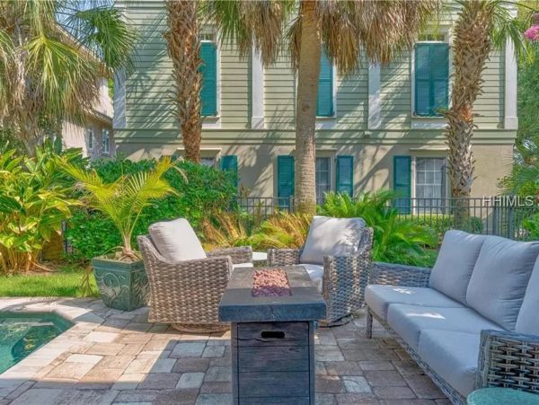 Walk to Beach Vacation Home Five Bedrooms in Hilton Head