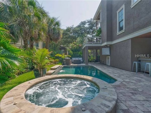 Walk to Beach Vacation Home Five Bedrooms in Hilton Head