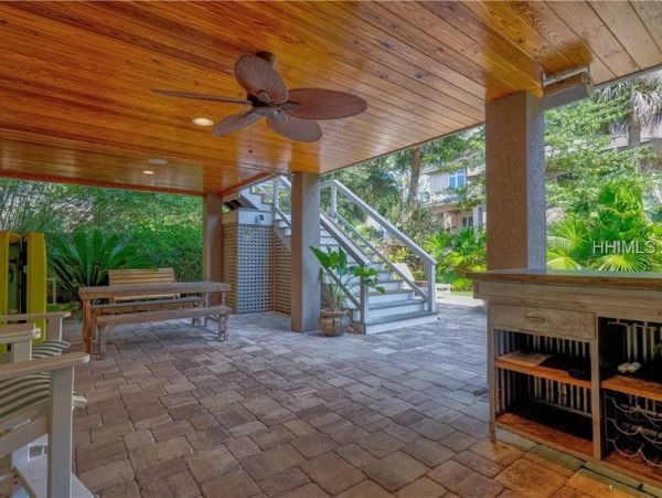 Walk to Beach Vacation Home Five Bedrooms in Hilton Head