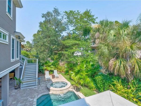 Walk to Beach Vacation Home Five Bedrooms in Hilton Head