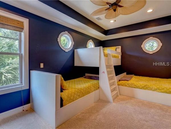 Walk to Beach Vacation Home Five Bedrooms in Hilton Head
