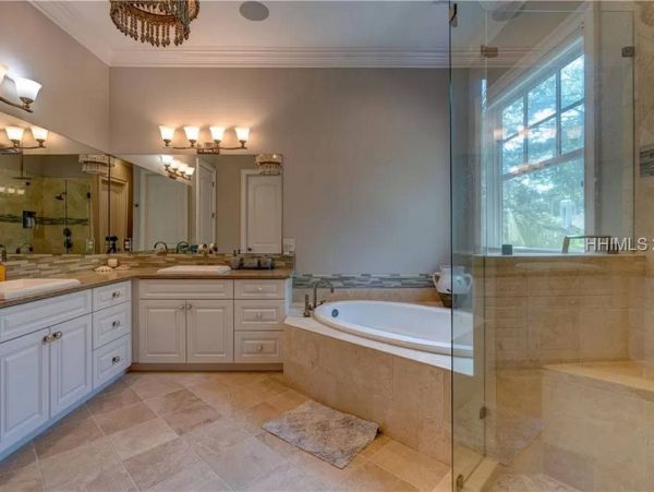 Walk to Beach Vacation Home Five Bedrooms in Hilton Head
