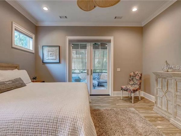 Walk to Beach Vacation Home Five Bedrooms in Hilton Head
