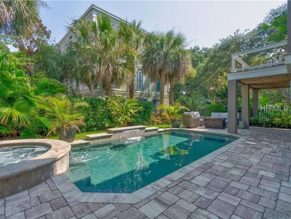 Walk to Beach Vacation Home Five Bedrooms in Hilton Head
