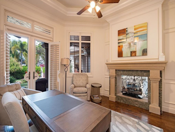 Luxury 5 BR+Den Estate in Olde Naples 5 Houses to Beach