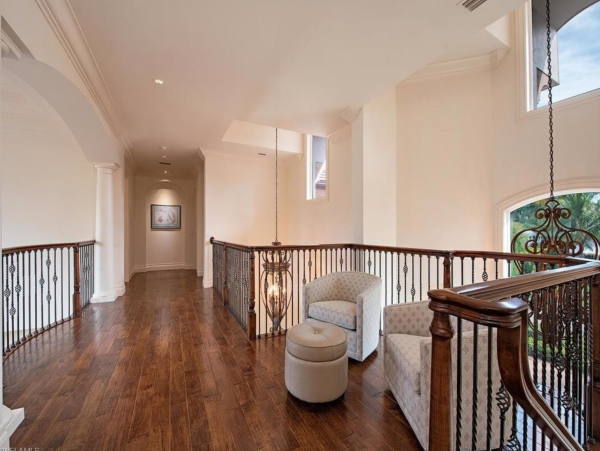 Luxury 5 BR+Den Estate in Olde Naples 5 Houses to Beach