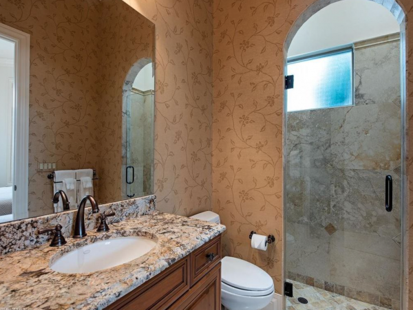 Luxury 5 BR+Den Estate in Olde Naples 5 Houses to Beach