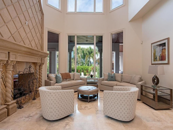 Luxury 5 BR+Den Estate in Olde Naples 5 Houses to Beach