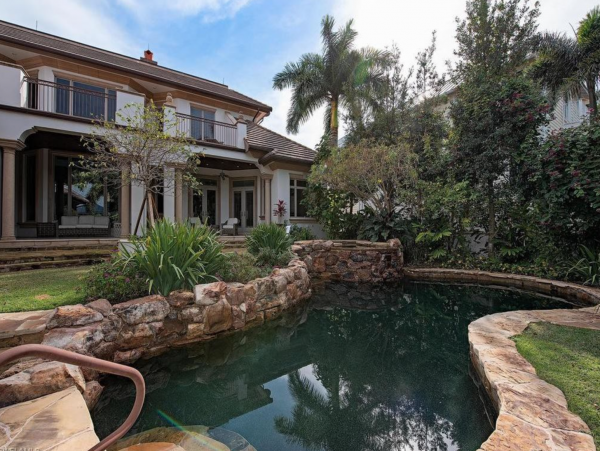 Luxury 5 BR+Den Estate in Olde Naples 5 Houses to Beach