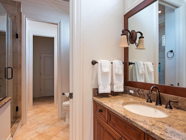 Luxury 5 BR+Den Estate in Olde Naples 5 Houses to Beach