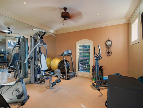 Luxury 5 BR+Den Estate in Olde Naples 5 Houses to Beach