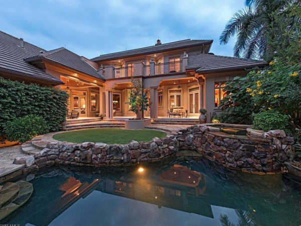 Luxury 5 BR+Den Estate in Olde Naples 5 Houses to Beach