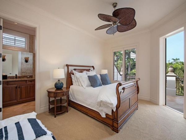 Luxury 5 BR+Den Estate in Olde Naples 5 Houses to Beach