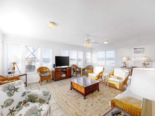 Alabama Spacious 6 Bedroom Home on the Beach Private Deck
