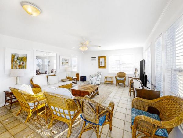 Alabama Spacious 6 Bedroom Home on the Beach Private Deck
