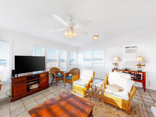 Alabama Spacious 6 Bedroom Home on the Beach Private Deck