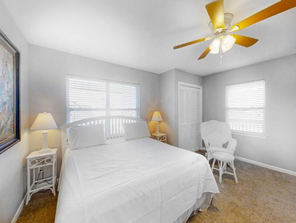 Alabama Spacious 6 Bedroom Home on the Beach Private Deck