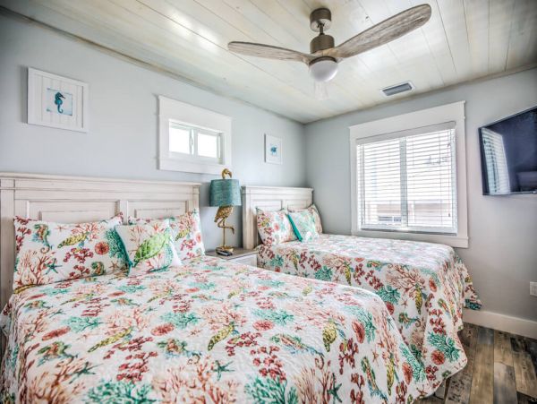 Six Bedroom Vacation Home in Marathon with Boat Dock & Pool