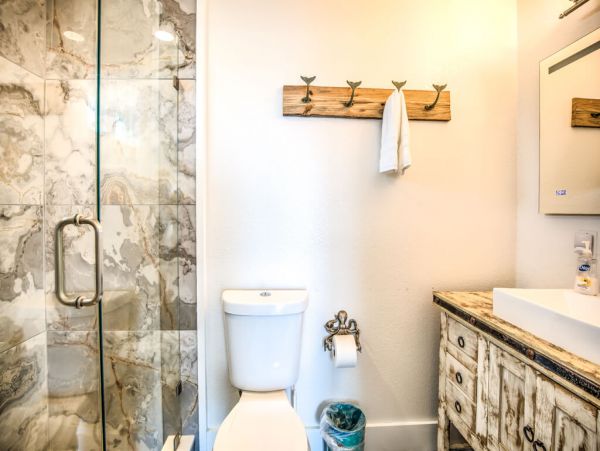Six Bedroom Vacation Home in Marathon with Boat Dock & Pool