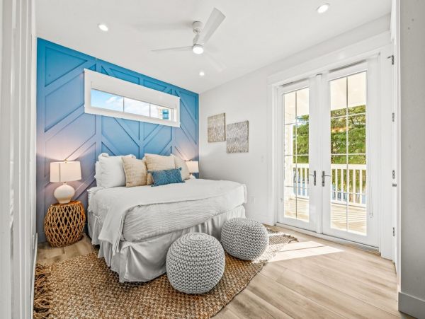 Walk to Beach Siesta Key Vacation Home 6 Bedroom with Pool