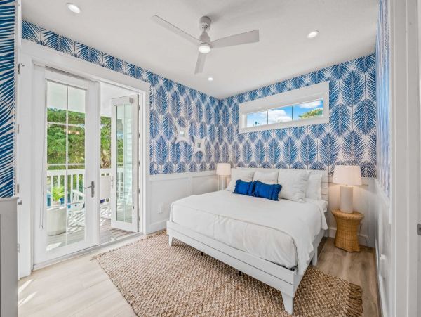 Walk to Beach Siesta Key Vacation Home 6 Bedroom with Pool