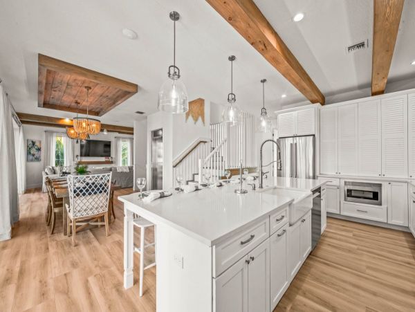 Walk to Beach Siesta Key Vacation Home 6 Bedroom with Pool