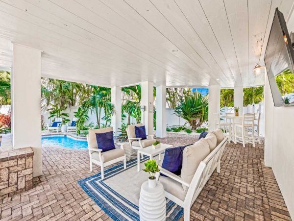 Walk to Beach Siesta Key Vacation Home 6 Bedroom with Pool