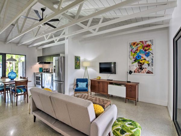 Two Bedroom Vacation Home in Oakland Park