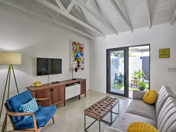 Two Bedroom Vacation Home in Oakland Park