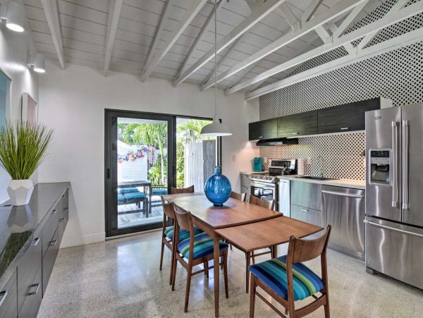 Two Bedroom Vacation Home in Oakland Park