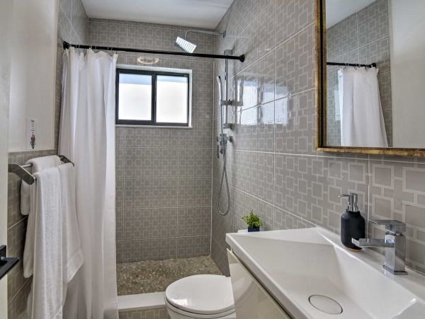 Two Bedroom Vacation Home in Oakland Park