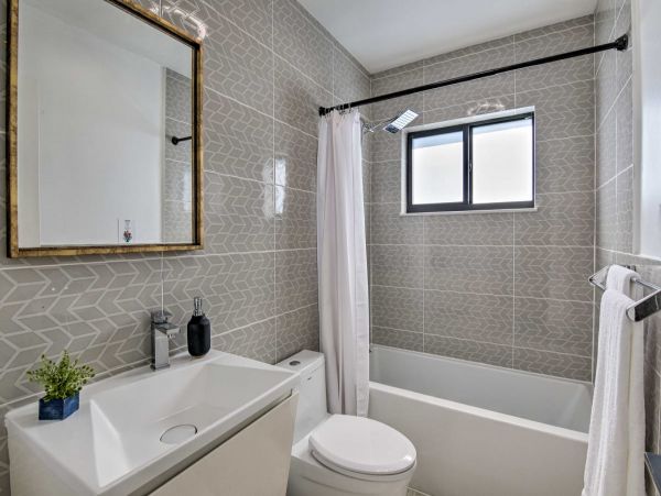 Two Bedroom Vacation Home in Oakland Park