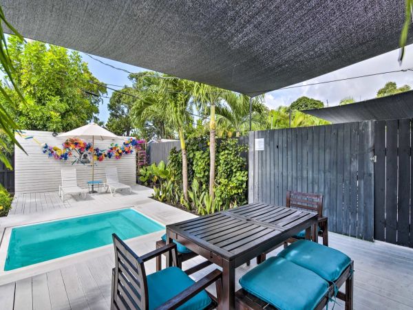 Two Bedroom Vacation Home in Oakland Park