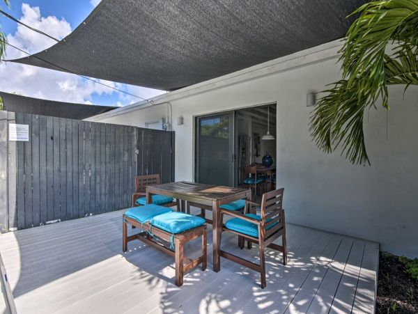 Two Bedroom Vacation Home in Oakland Park