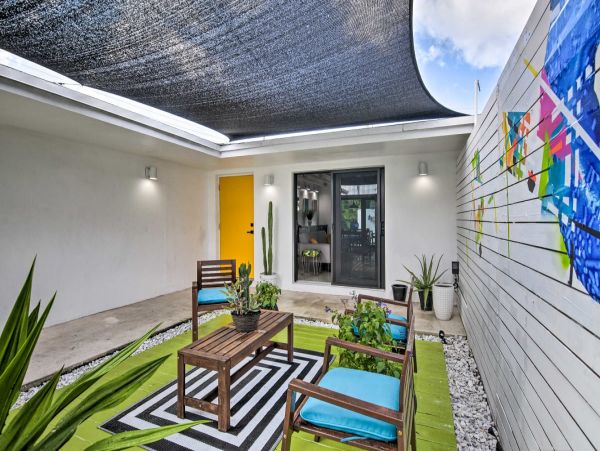 Two Bedroom Vacation Home in Oakland Park