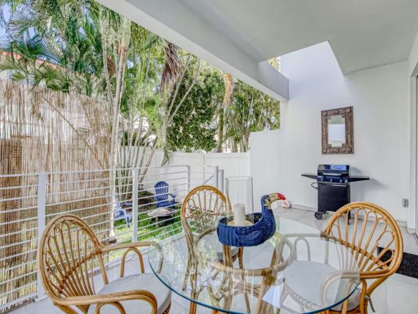 Luxury Vacation Townhome in Fort Lauderdale Sleeps 10 Guests