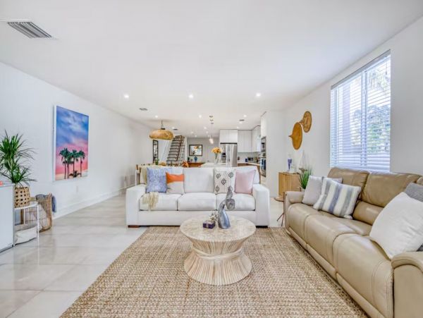 Luxury Vacation Townhome in Fort Lauderdale Sleeps 10 Guests