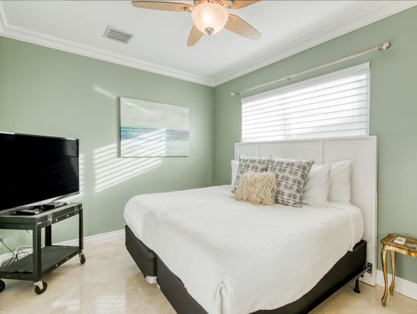 Canal Views Fort Lauderdale Vacation Home Three Bedrooms