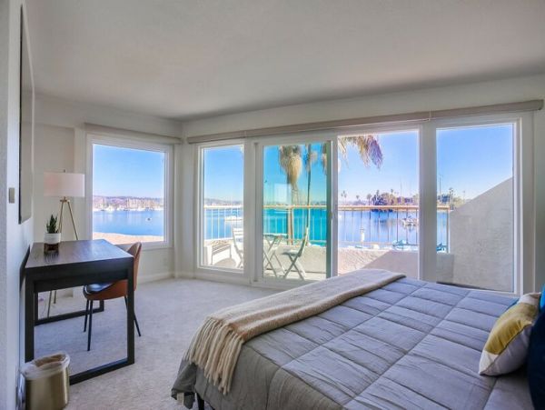 Cozy Bay Front Mission Beach 3 Bedroom Townhome