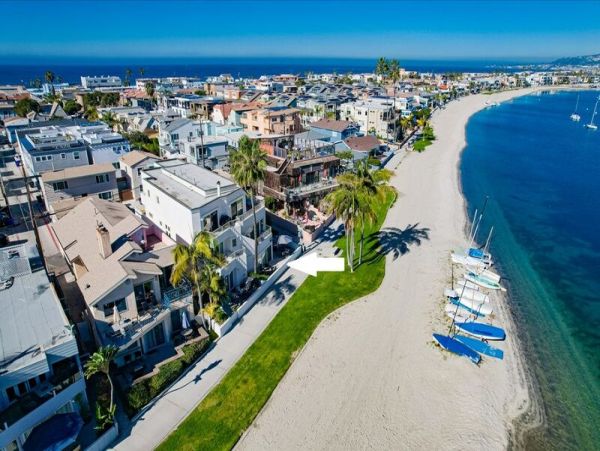 Cozy Bay Front Mission Beach 3 Bedroom Townhome