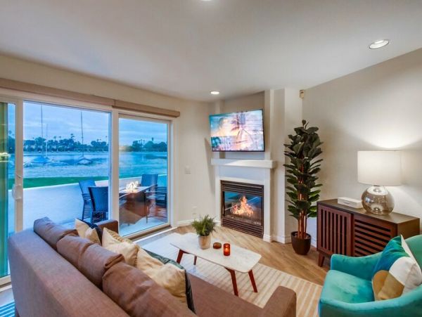 Cozy Bay Front Mission Beach 3 Bedroom Townhome